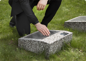 Read more about the article Create a Lasting Tribute with Memorial QR Code Headstones: A New Way to Remember Your Loved Ones